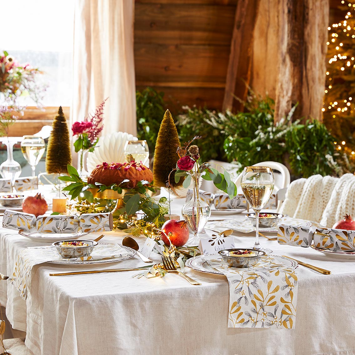 Gold Mistletoe Christmas Napkins - 20 Pack