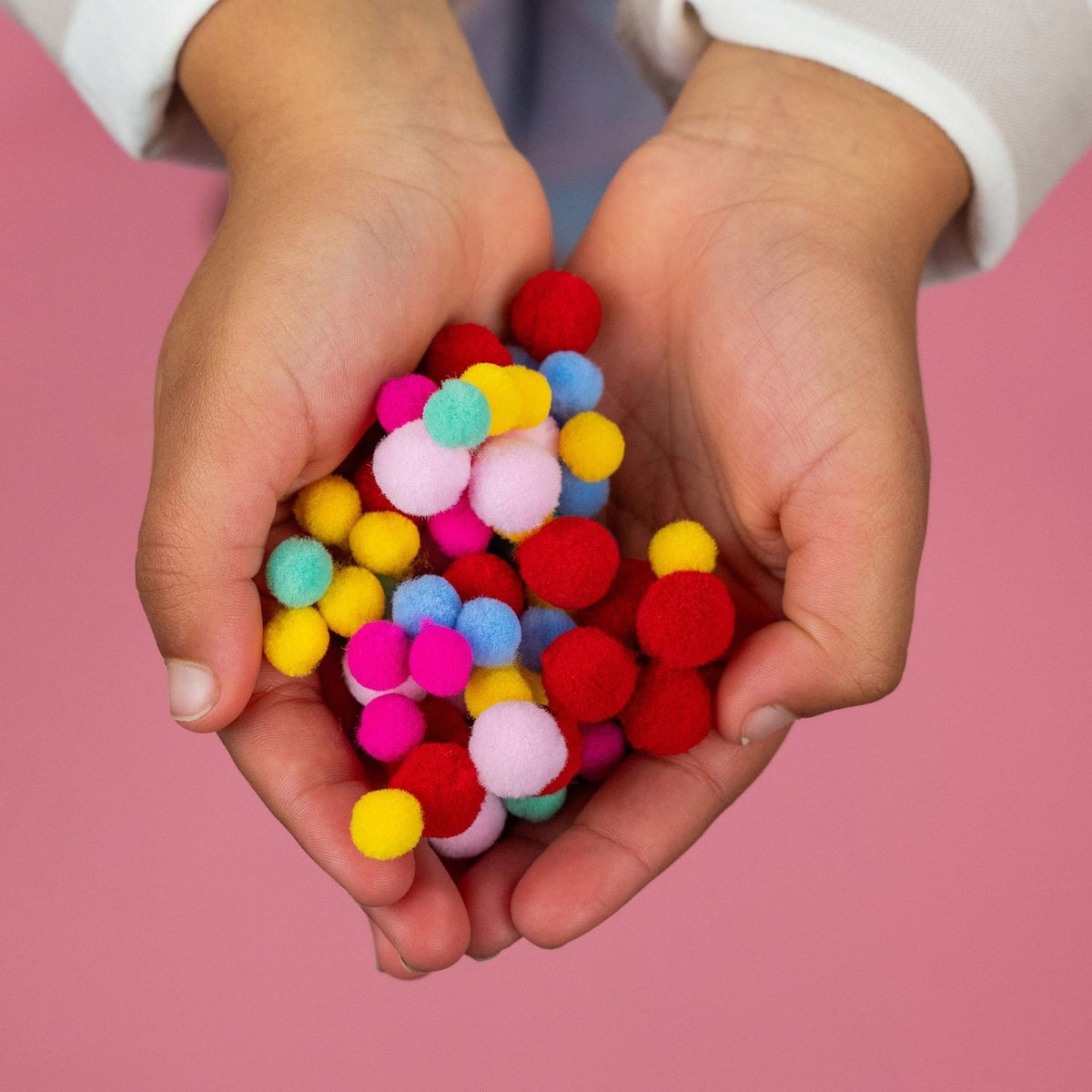 Colorful pom-poms - you get 200 in the craft art kit