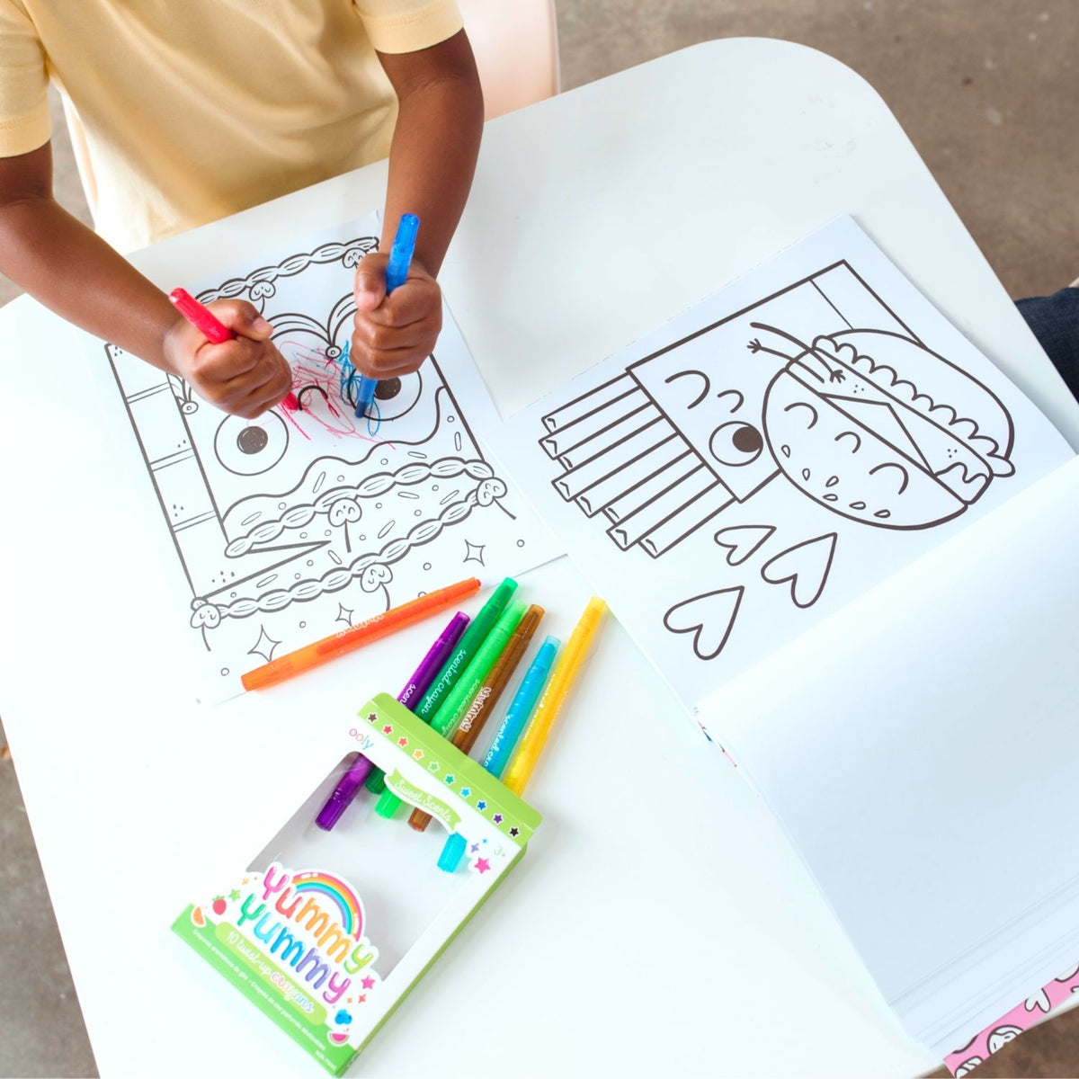 Ooly - Yummy Yummy Scented Twist-Up Crayons - Set of 10