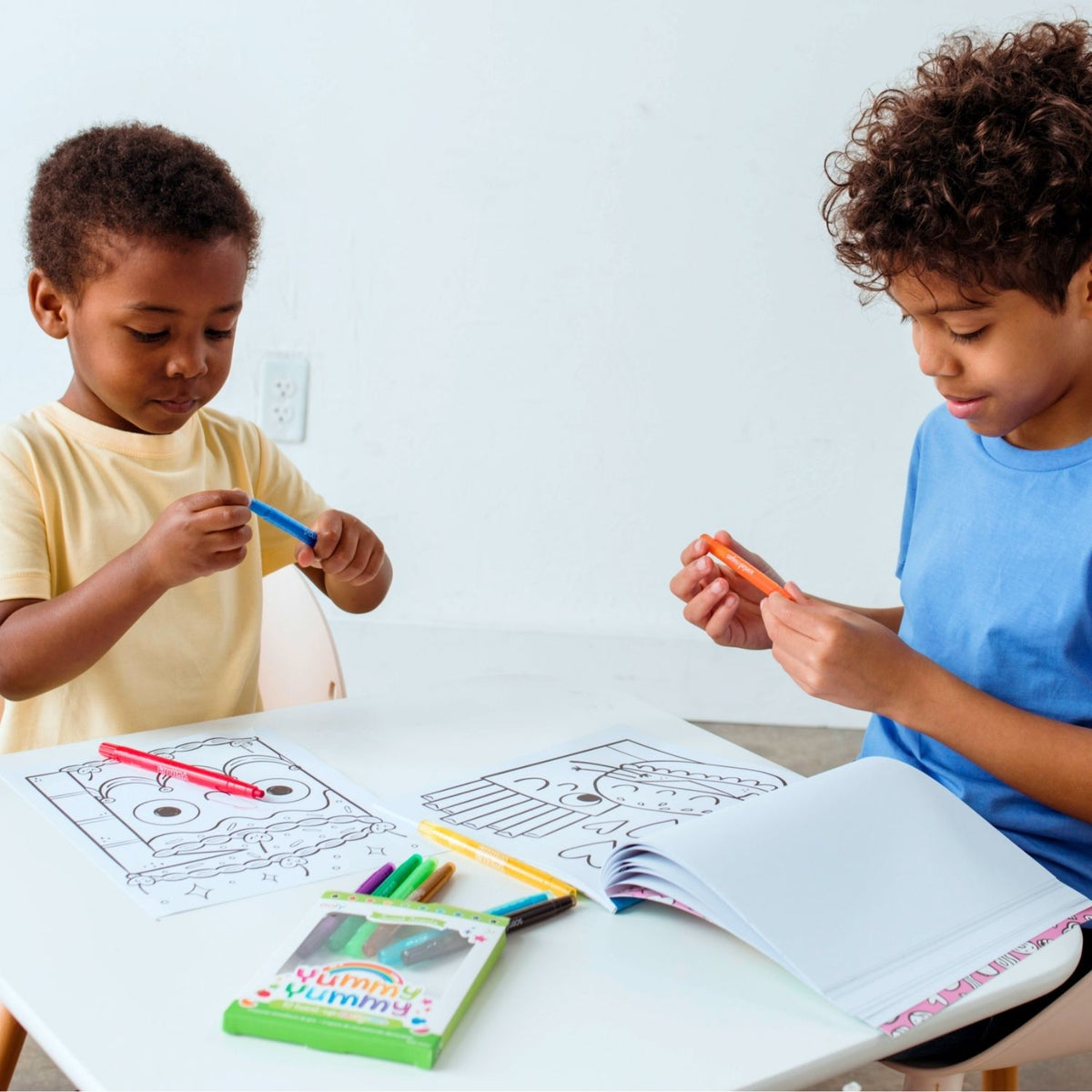 Ooly - Yummy Yummy Scented Twist-Up Crayons - Set of 10