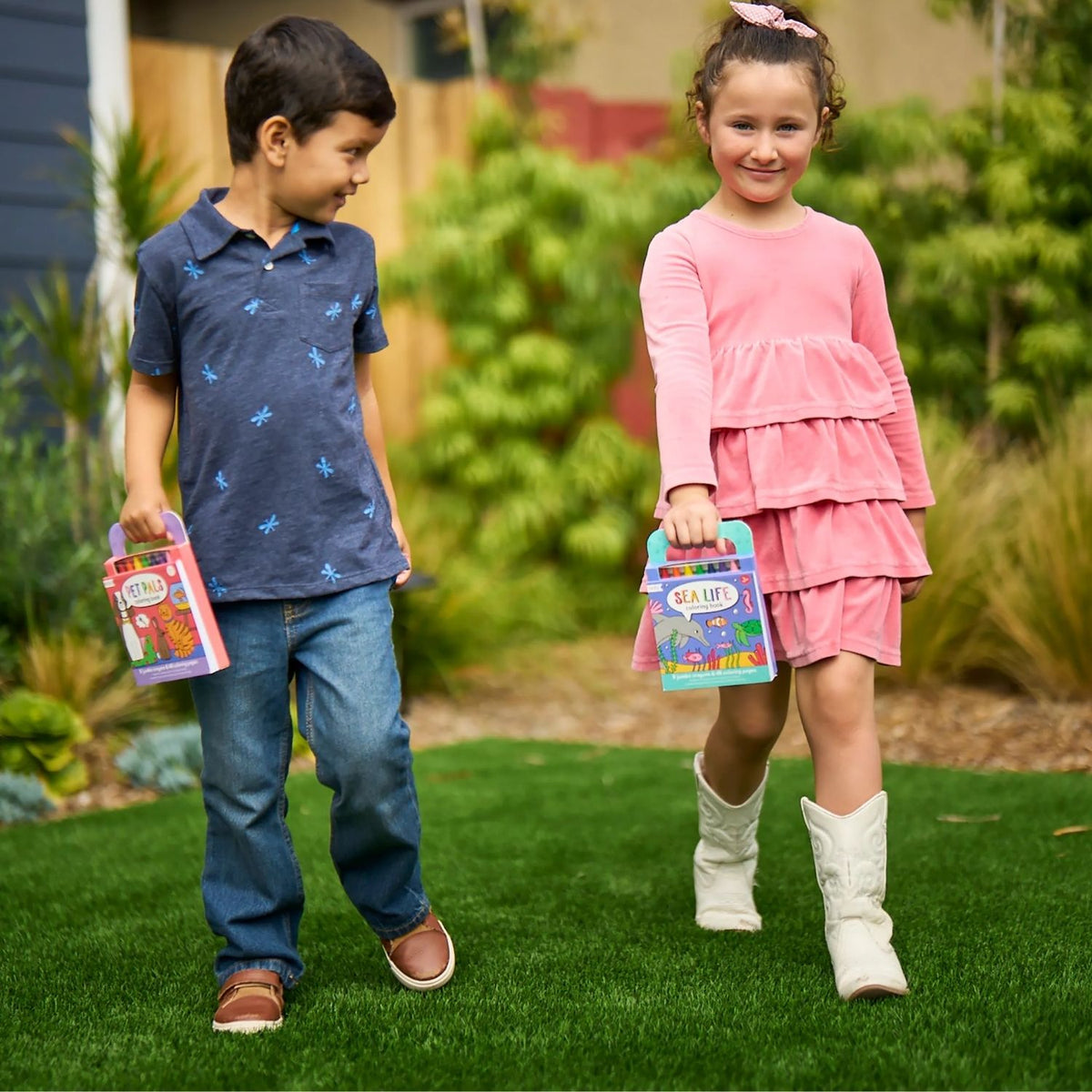 Ooly - Carry Along Colouring Book & Crayon Set - Dinoland